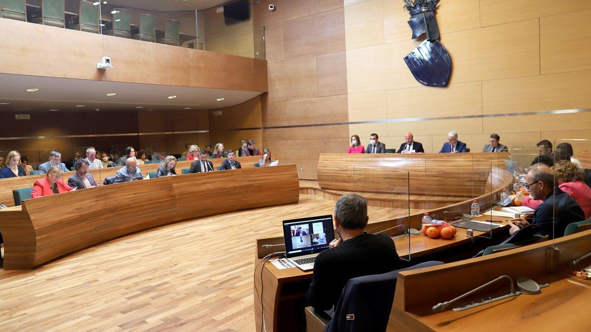 Primer pleno de la Diputación de Valencia sin mascarilla.