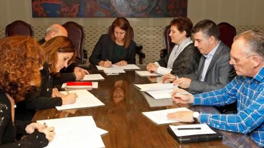 Els responsables municipals reunits ahir a Girona.
