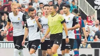 ¡Peligro! Ya hay árbitro para el estreno en Mestalla