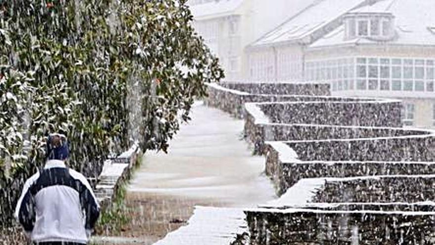 Nieve en la muralla de Lugo.  | / E. T.