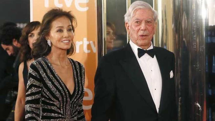 Isabel Preysler, junto a Vargas Llosa.