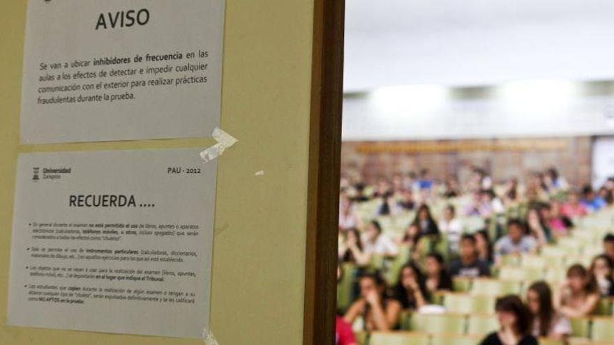 Los alumnos tendrán que dejar el móvil en casa en Selectividad