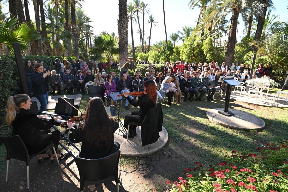 Un momento del acto del 25-N en Elche