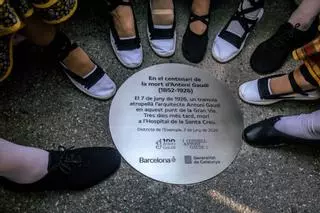 Inauguración de la placa donde fue atropellado Gaudí