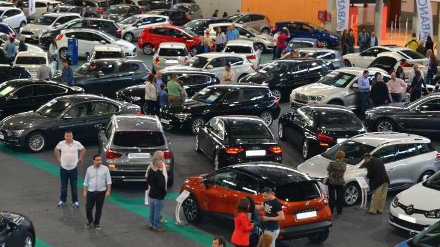 Exposición de vehículos que estuvo abierta en Expourense. // Jesús Regal