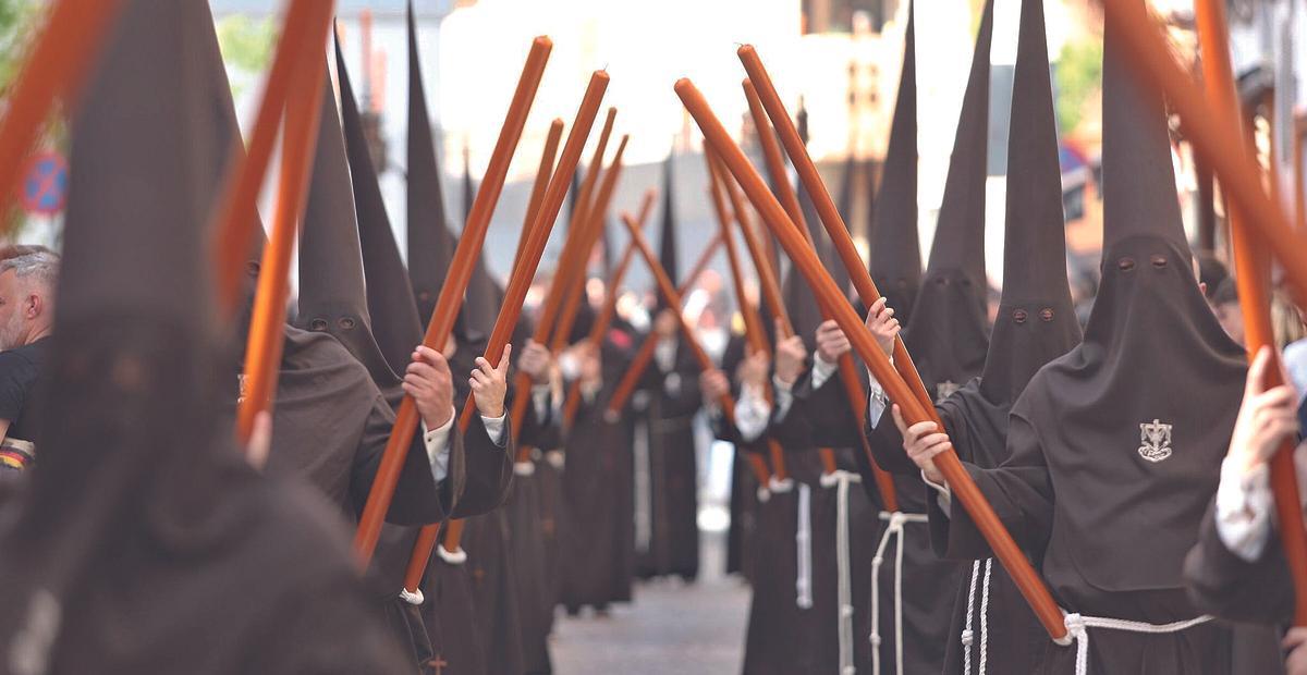 Hermandad de la Soledad: El Viernes Santo es el día de la procesión de la Virgen por las calles de Córdoba.