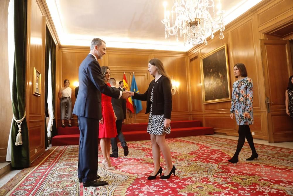 Los Reyes reciben a los mejores estudiantes de la Universidad de Oviedo.