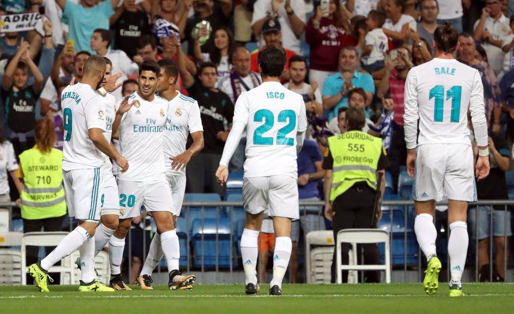 Instantes del partido disputado ayer entre el Valencia CF y el Real Madrid.