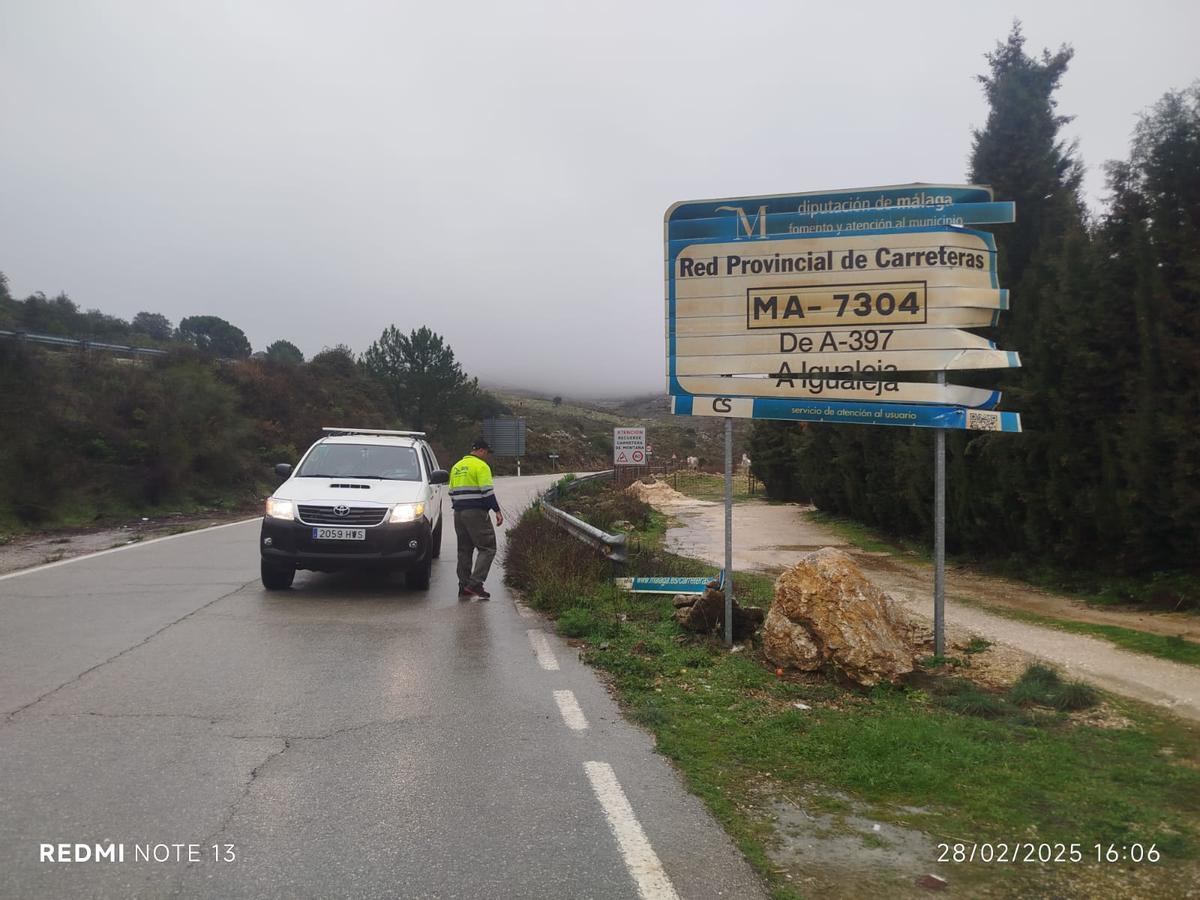 Daños en la MA-7304, en el trayecto a Igualeja, tras una granizada.