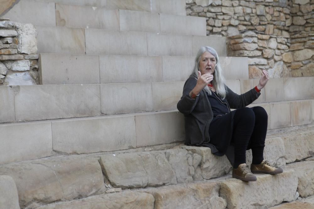 Mary Beard visitando la Villa Romana de Veranes