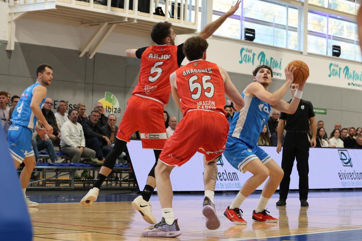 Galería: el Class Sant Antoni derrotó al CB Zaragoza por 94 a 66