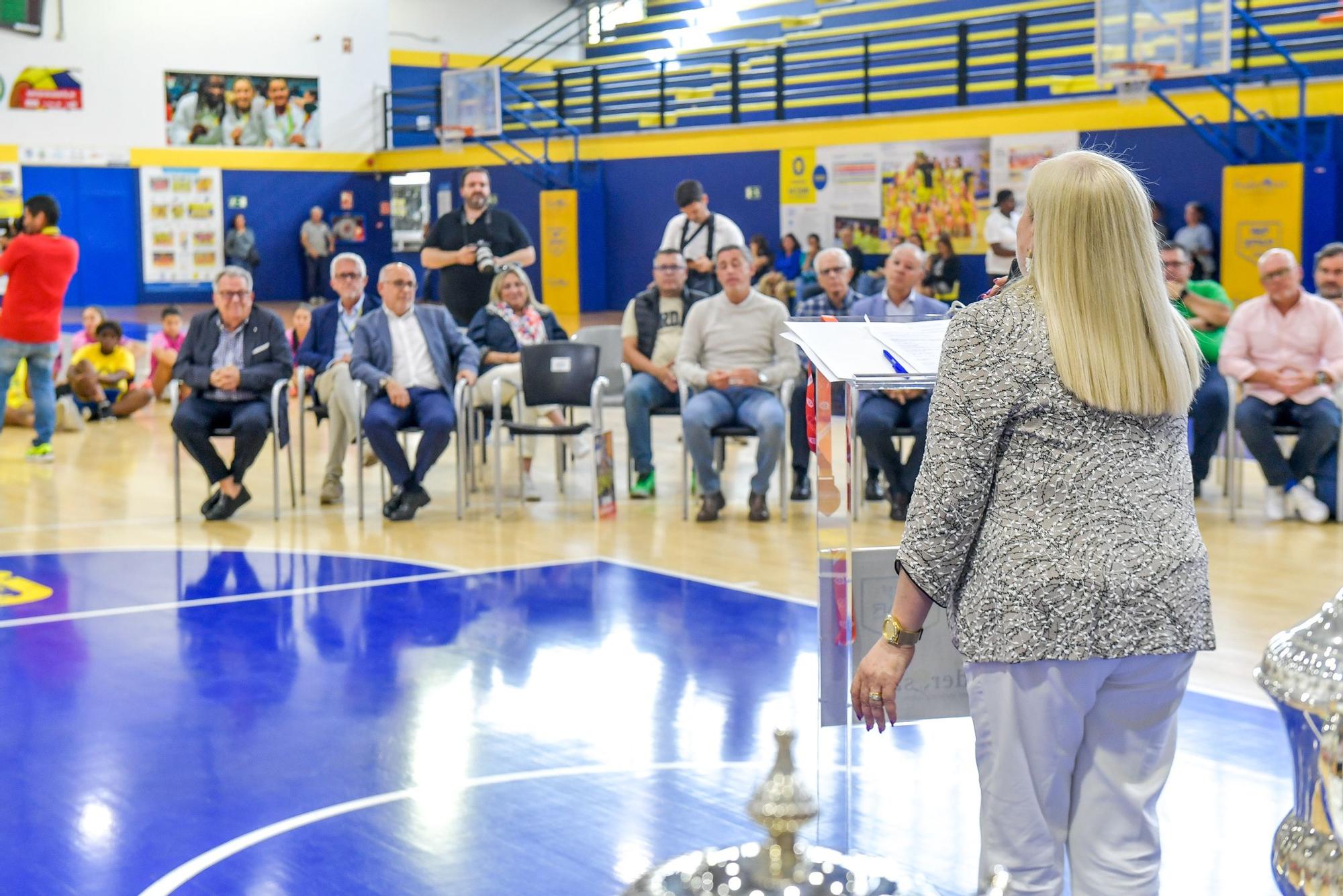 Homenaje en La Paterna al Spar Gran Canaria, que quedó campeón de España júnior