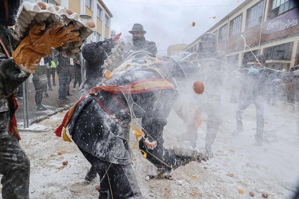 Els enfarinats toman Ibi Els enfarinats toman Ibi