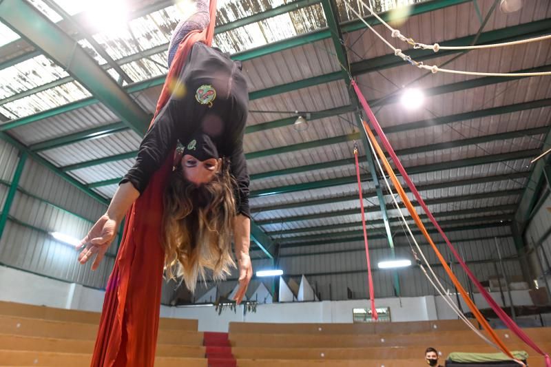 La escuela de circo malabares San Borondón cumple quince años