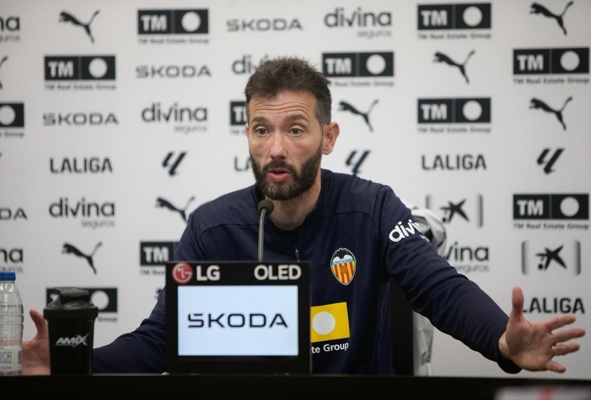 Carlos Corberán, entrenador del Valencia CF