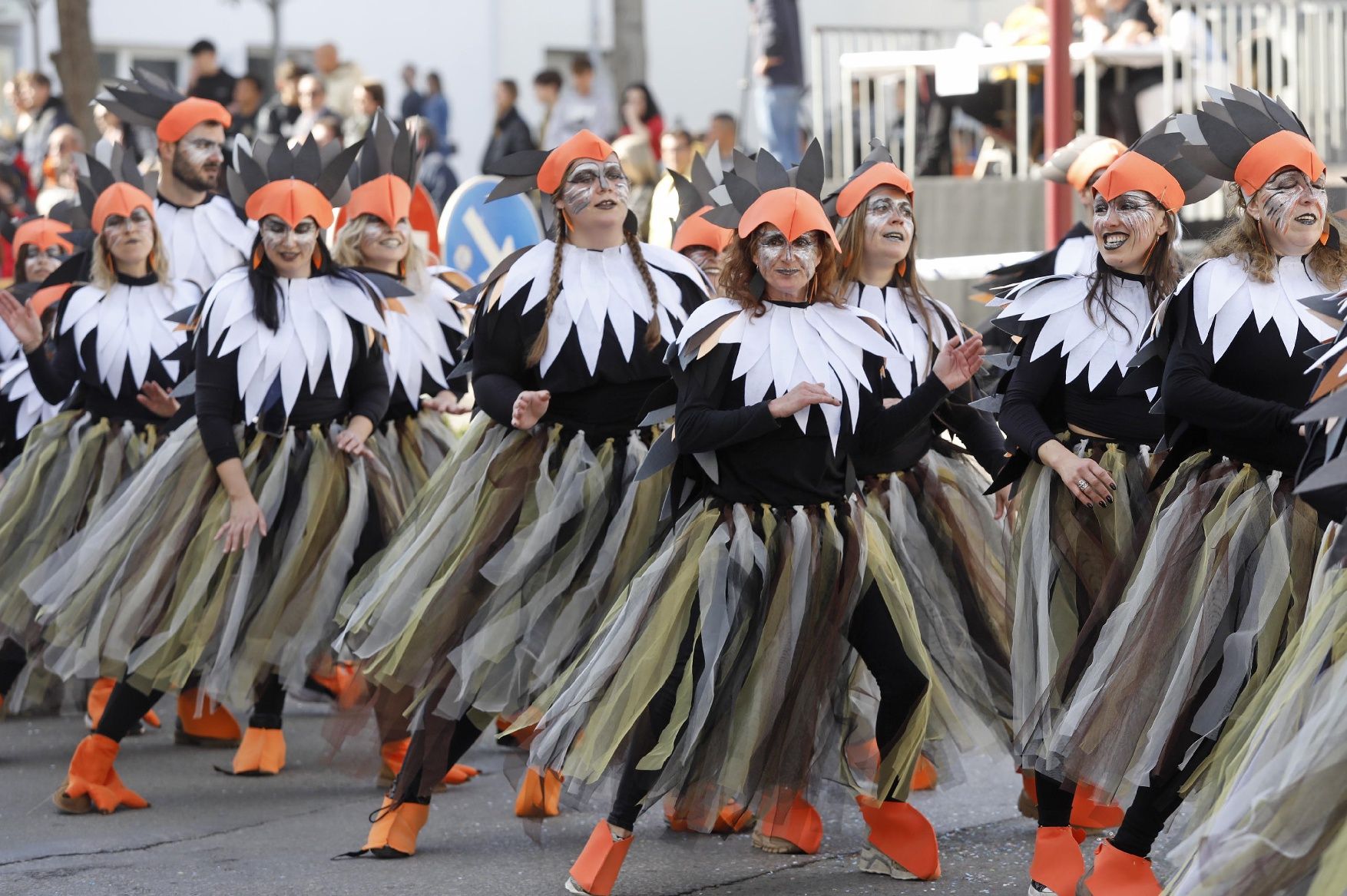 L'Escala briva amb la rua del Carnaval