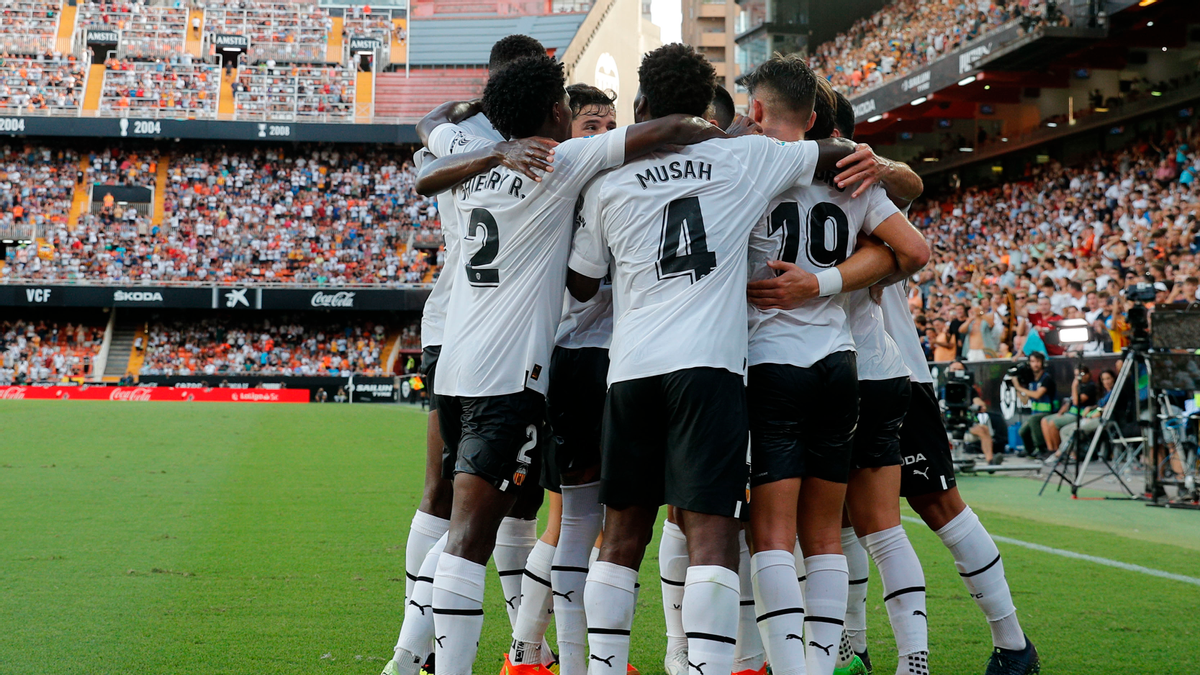 Jugadores del Valencia celebrando la victoria