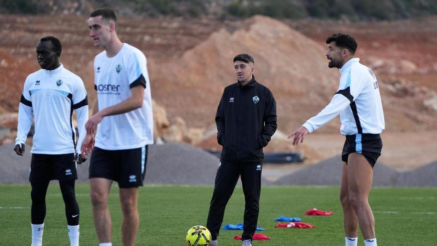 Video | Entrenamiento del CD Castellón, sin Serpeta y con los últimos fichajes