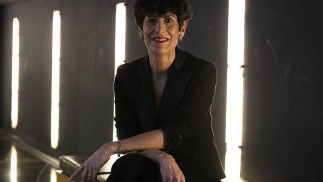 La ministra Elma Saiz, durant l’entrevista amb ‘El Periódico de Aragón’, del grup Prensa Ibérica. | JAIME GALINDO.
