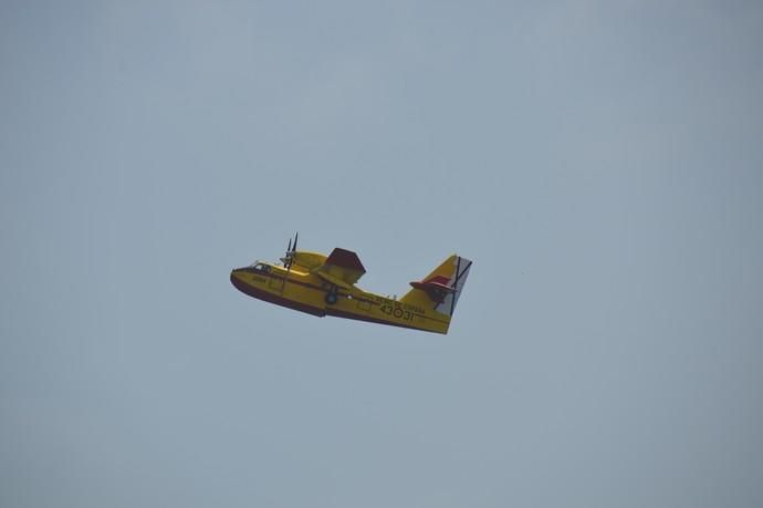 Los hidroaviones cargan agua en el Puerto de Las Palmas - Incendio Gran Canaria 2019