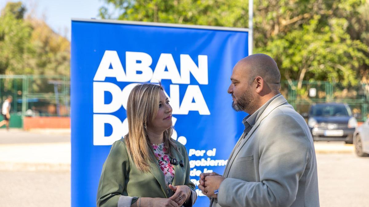 Isabel Gadea junto a Manuel Torres este miércoles en Cartagena