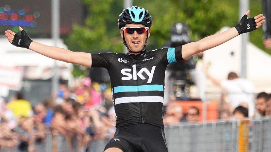 Mikel Nieve celebra su triunfo de ayer en el Giro.