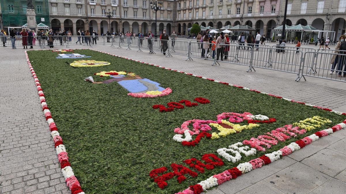 Alfombra foral por la Virgen del Rosario, en 2020