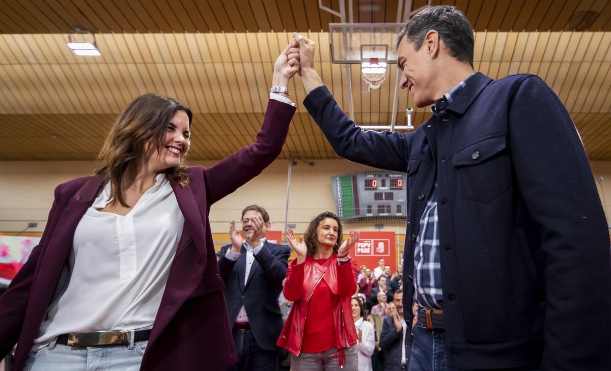 El presidente del Gobierno, Pedro Sánchez, con la candidata del PSPV a la Alcaldía de Valencia, Sandra Gómez, en la campaña de las elecciones autonómicas y municipales de 2019.