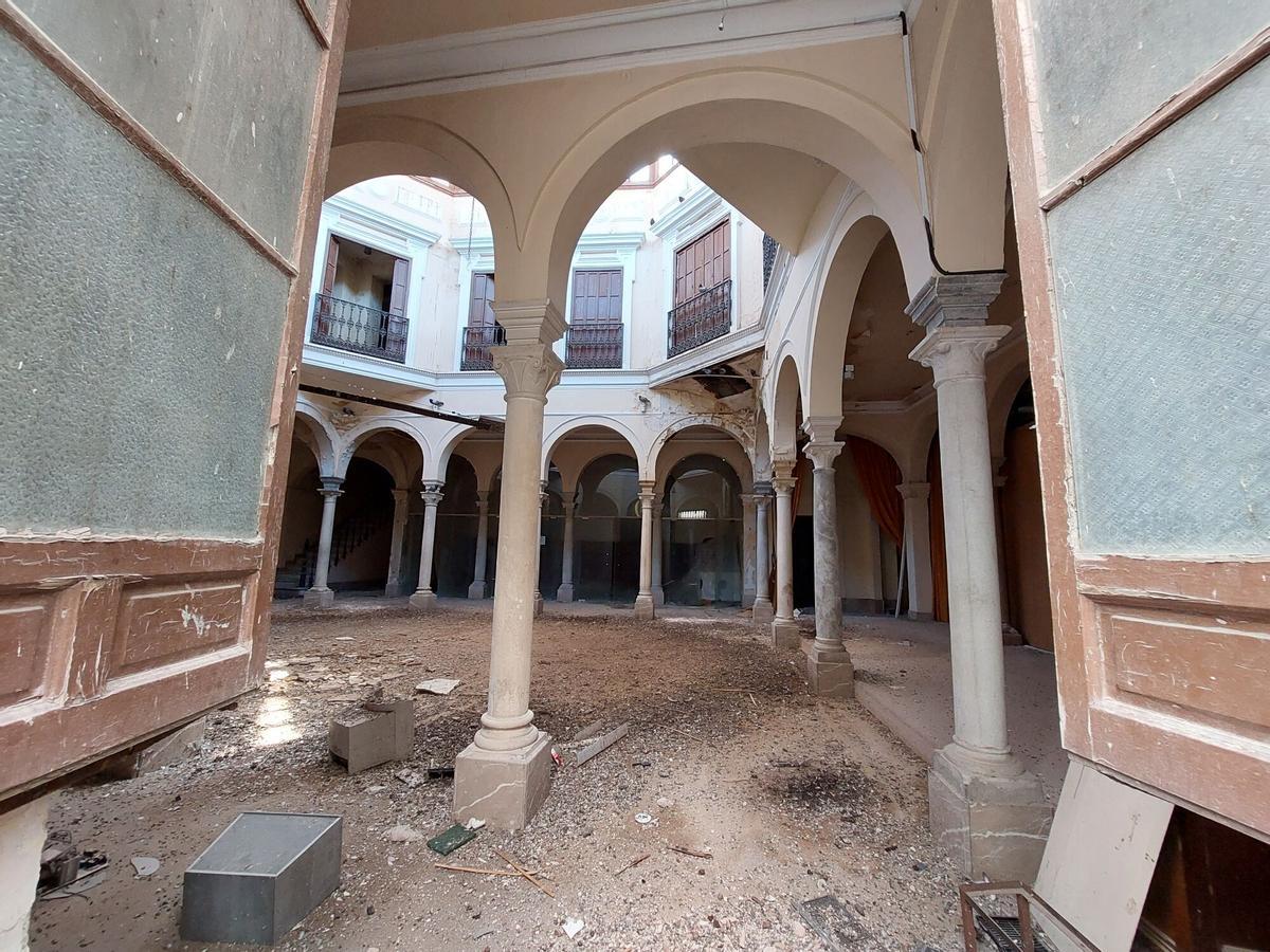 Interior del edificio de la calle Ambrosio de Morales donde tenía su sede la Real Academia de Córdoba.