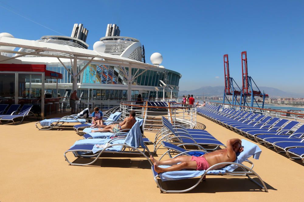 Paseamos por el interior del Harmony of the Seas, el crucero más grande del mundo que hace escala en Málaga.