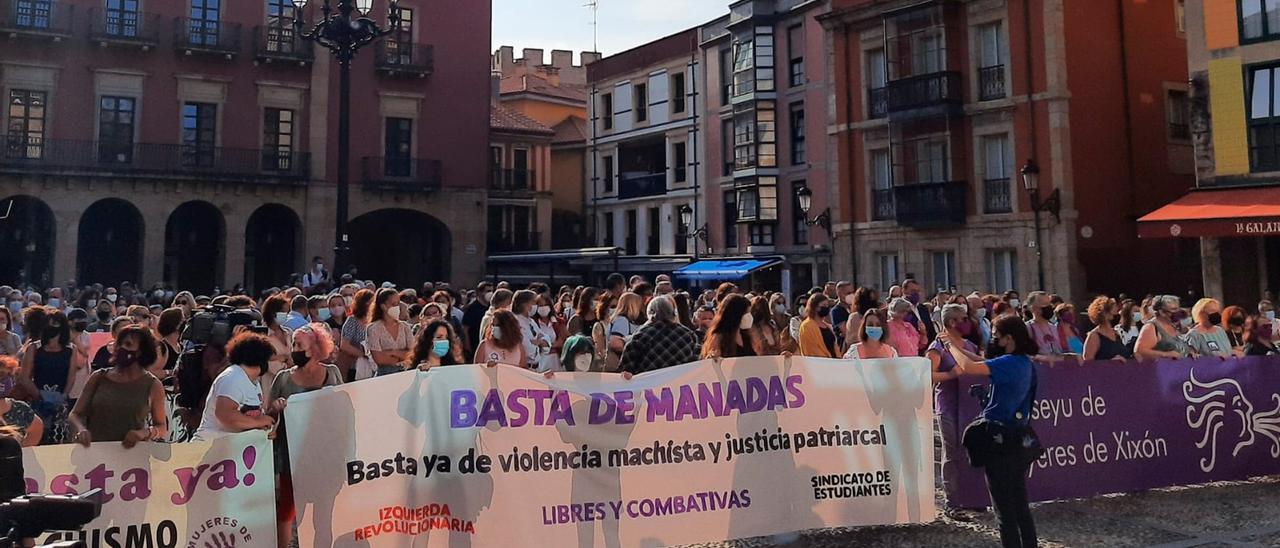 "No es no": Gijón sale a la calle contra la presunta violación grupal a dos jóvenes