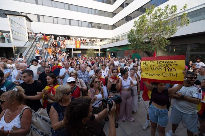 Todas las imágenes de la concentración en Ibiza en solidaridad con Ceuta