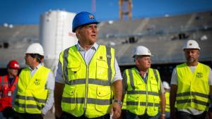 Laporta visita las obras del Spotify Camp Nou junto a Deco, Flick, Lamine Yamal, Gavi y Pedri