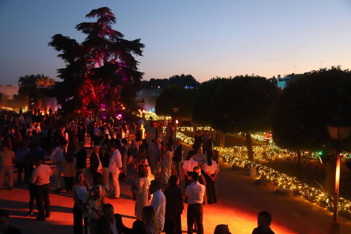 Las autoridades inauguran el espectáculo del Alcázar