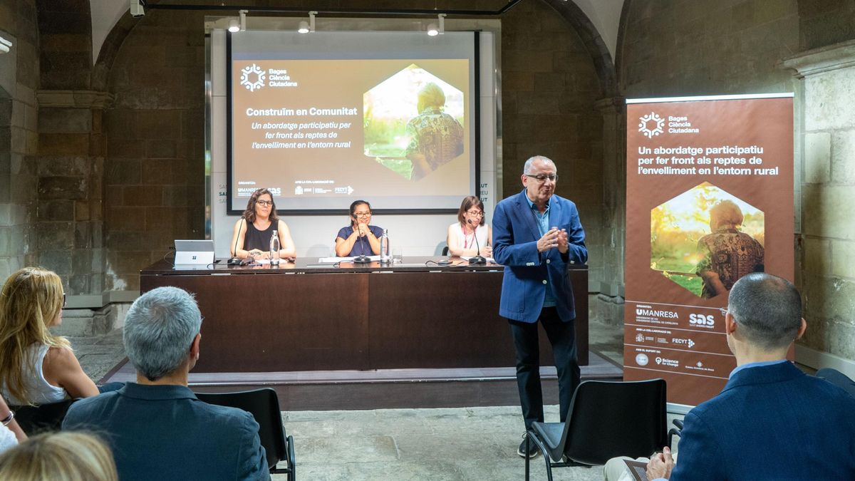 Sessió sobre ciència ciutadana a la Sala Gòtica de Sant Andreu Salut, a Manresa