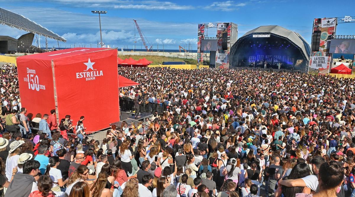 La fiesta del 150 aniversario de Damm llena el Parque del Fòrum