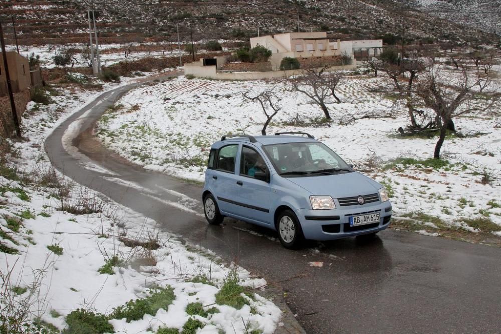 Nieve en las Cuestas del Cedacero y lluvias en Car