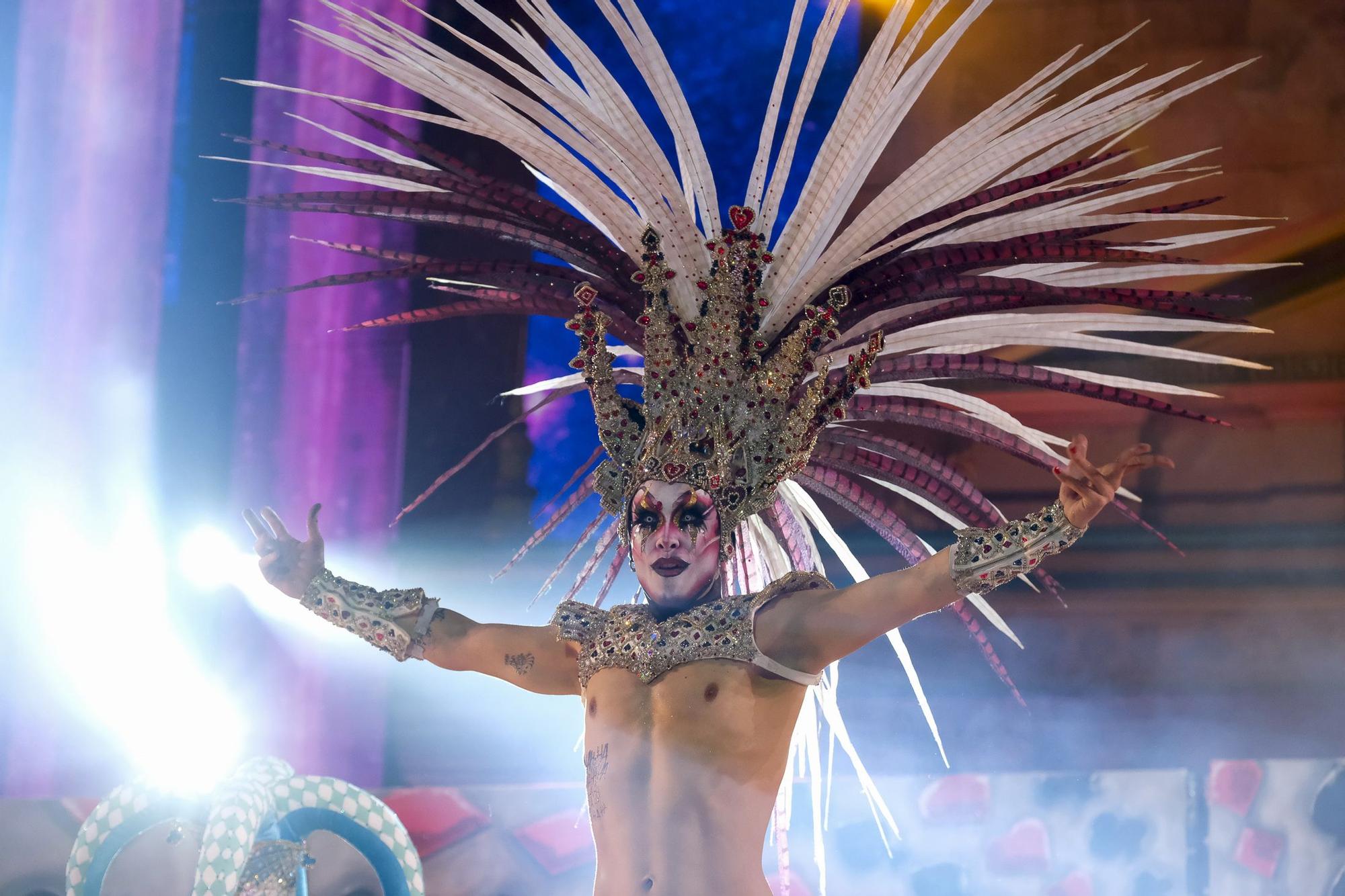 Actuación de Drag Ármek en la Gala Drag del Carnaval de Las Palmas 2022