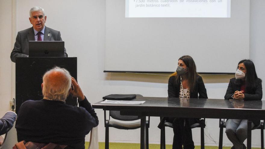 El director de la Real Fábrica de Tapices, Alejandro Klecker, en un momento de su intervención.