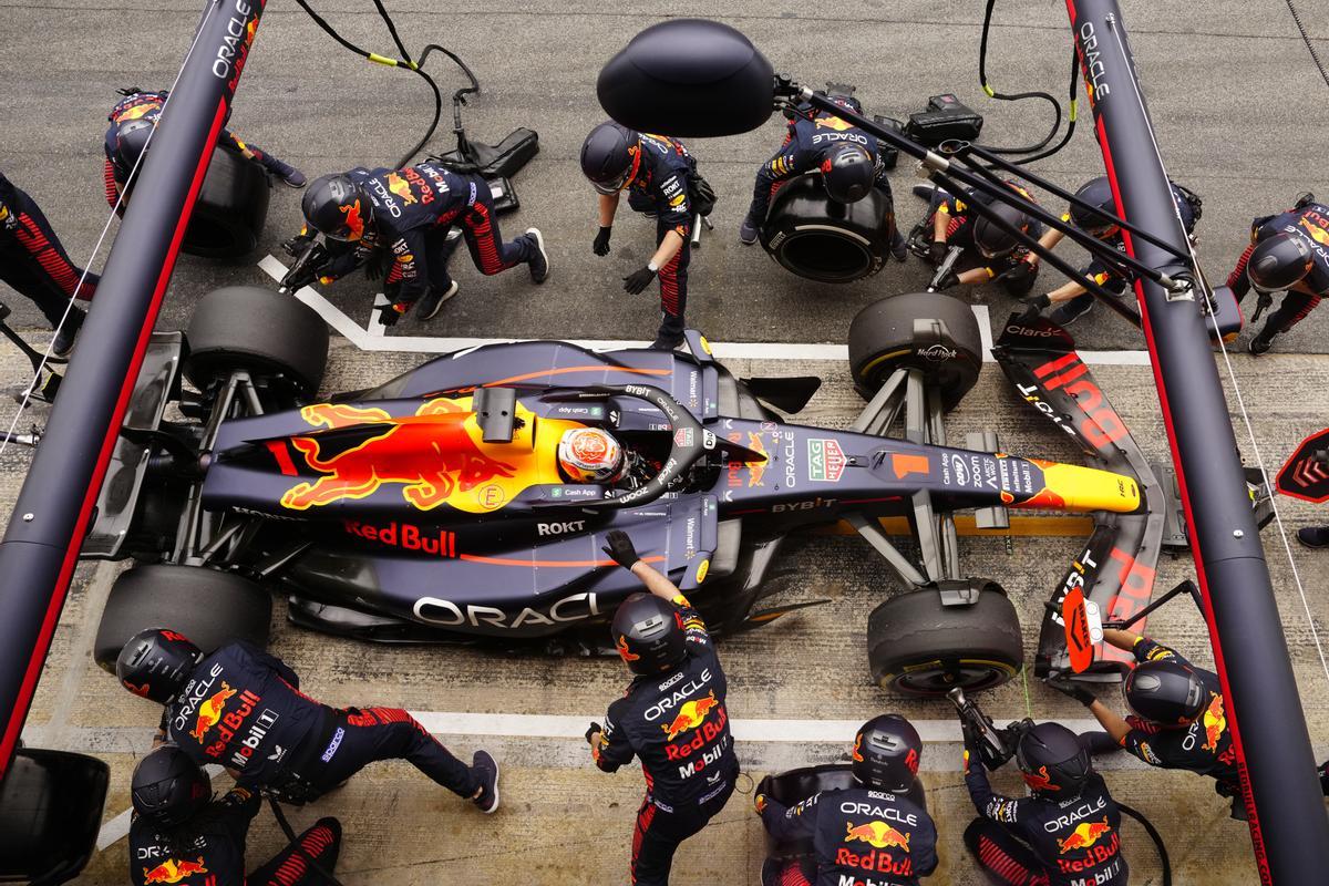Dutch driver Max Verstappen of Red Bull during a pit stop in the Formula One Spanish Grand Prix at Barcelona-Catalunya circuit in Montmelo, Barcelona, Spain, 04 June 2023.  EFE/ Enric Fontcuberta