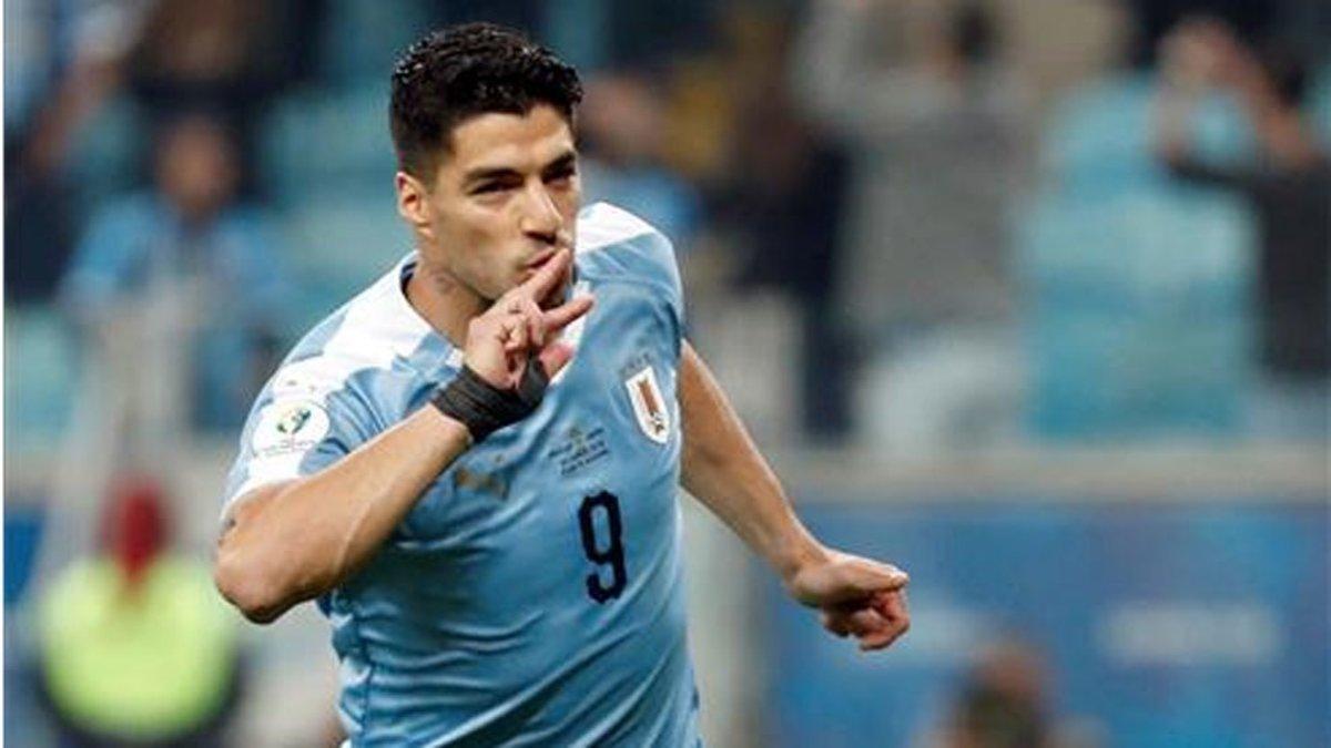 Luis Suárez celebra el tanto que marcó desde el punto de penalti