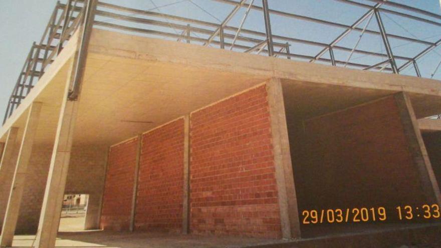 Urbanismo denuncia la ejecución de obras sin licencia en Torre Village