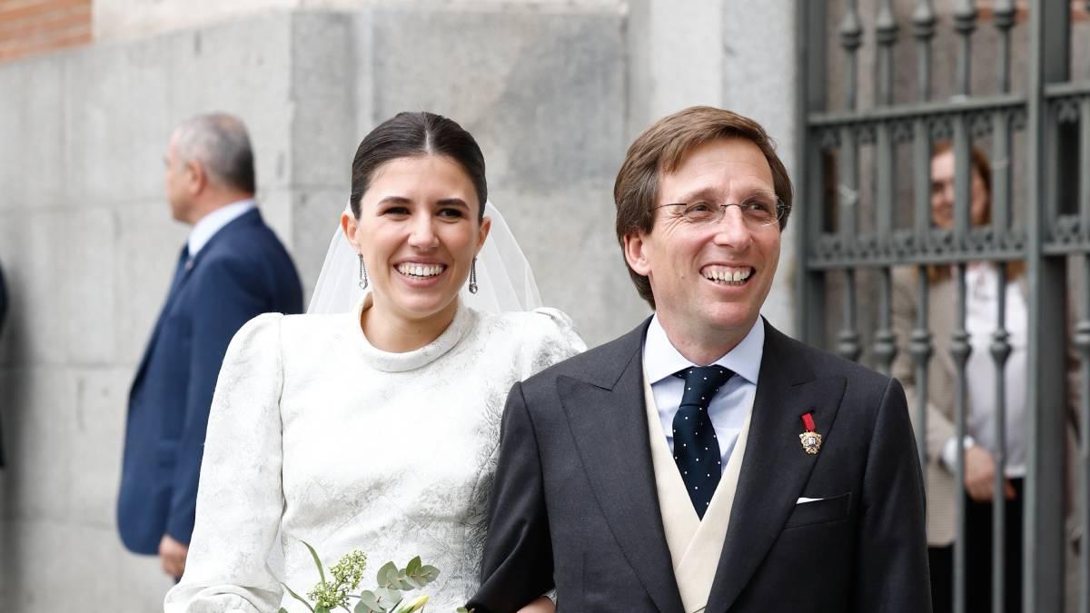 Jose Luis Martinez Almeida y Teresa Urquijo ya convertidos en marido y mujer