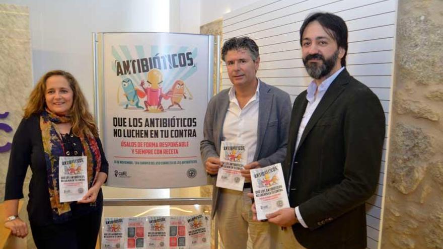 Presentación de la campaña sobre el &quot;uso indebido&quot; de antibióticos de los farmacéuticos coruñeses.