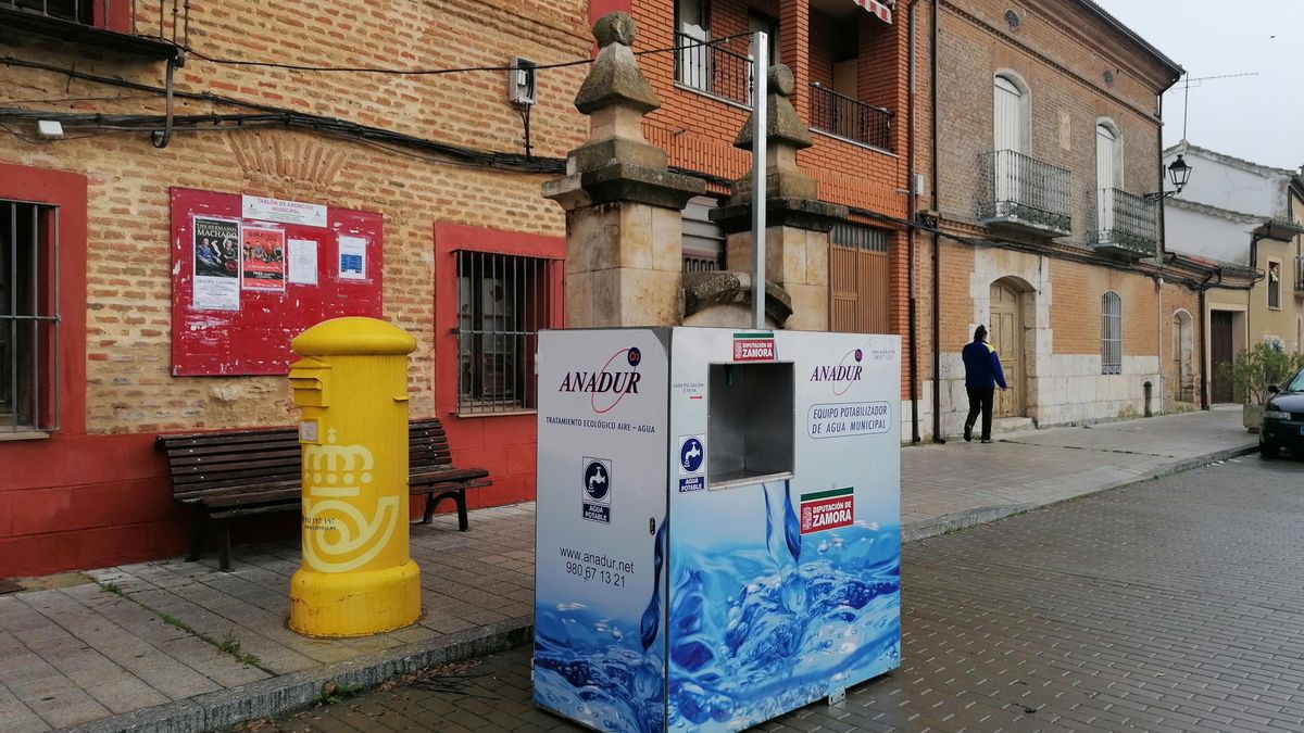 Planta potabilizadora instalada en la Plaza Mayor de Tagarabuena