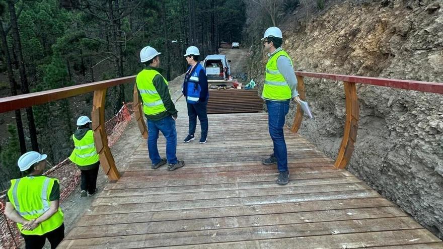 El Cabildo de Tenerife finaliza la instalación de un viaducto en San Juan de la Rambla para mejorar la seguridad forestal
