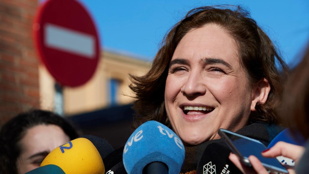 Ada Colau llama a acabar con la parálisis institucional en Cataluña