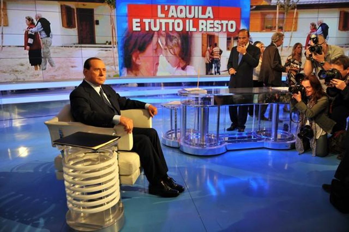 Silvio Berlusconi en un plató de la cadena televisiva RAI 1, el setembre del 2009, poc després que la seva dona anunciés la seva intenció de divorciar-se.