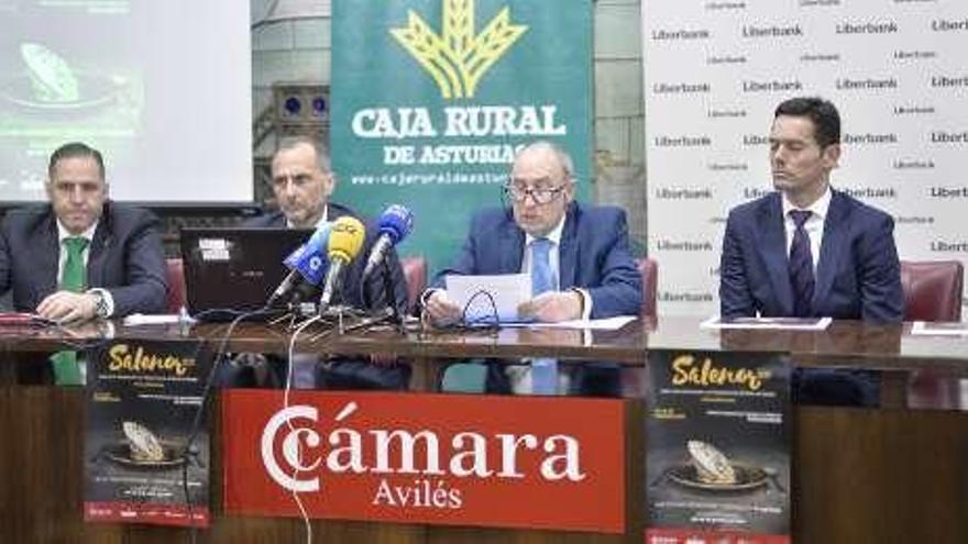 José Vega, director de zona de Caja Rural de Asturias, Heriberto Menéndez, Luis Esteban Alcalde y Marcos Granda, director de la oficina de empresas de Liberbank, ayer, en la presentación de Salenor.