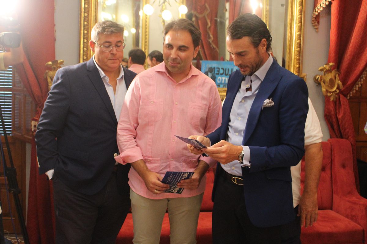 Presentación del cartel del evento.